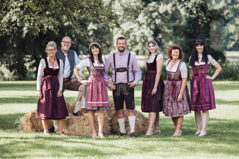 Schicke Trachtenkleidung von Dirndl bis hin zur Lederhose